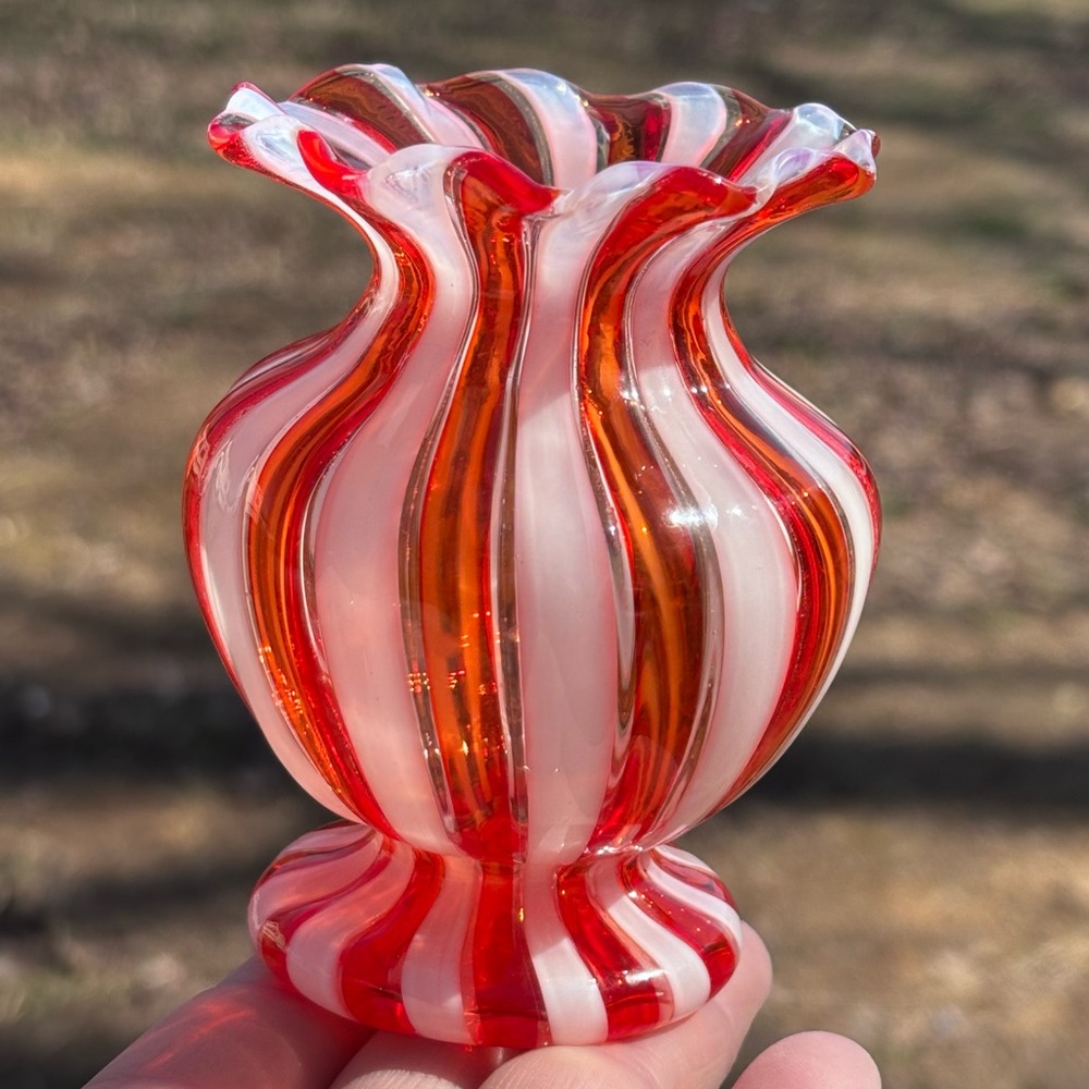 Extraordinary Vintage Cranberry Swirl Vase! - Picture 6 of 9